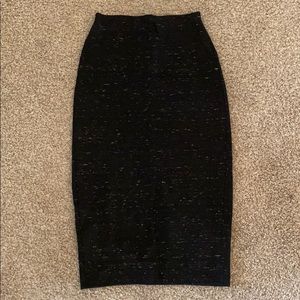 Aritzia Babaton Black fitted midi skirt - Small